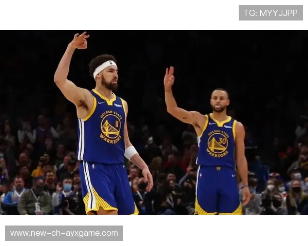 勇士汤普森关键三分连续命中锁定比赛